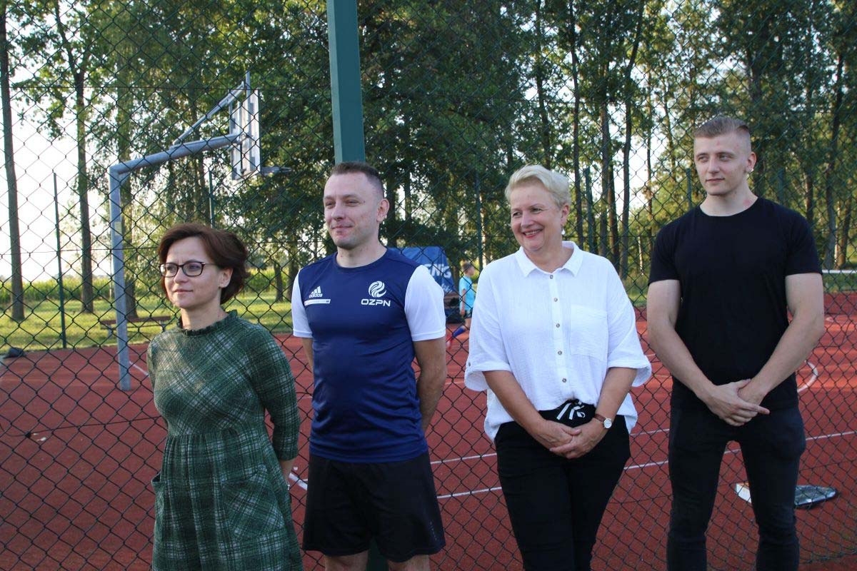 Z podwórka na stadion - Popielów