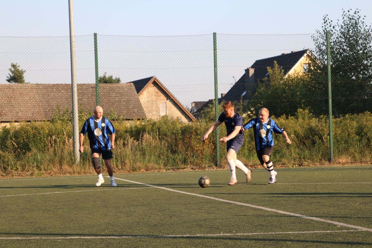 Z podwórka na stadion - Popielów