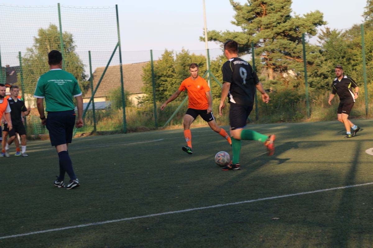 Z podwórka na stadion - Popielów