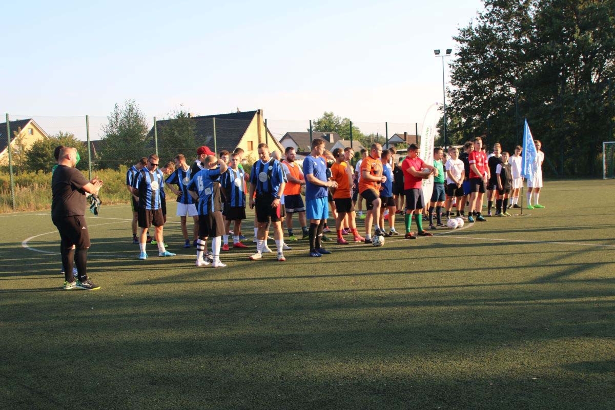 Z podwórka na stadion - Popielów